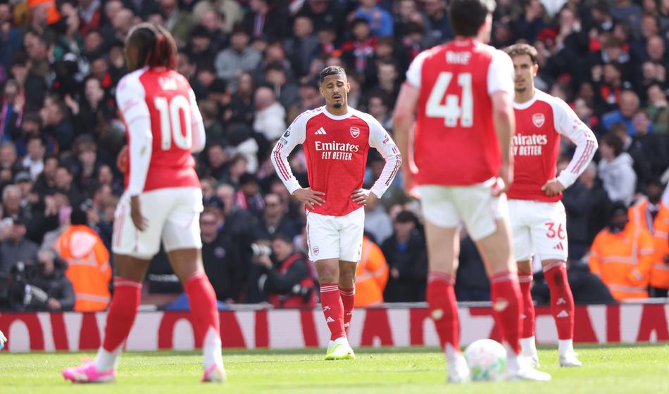 Nov šok za Arsenal, prvenstvo znova na stežaj odprto