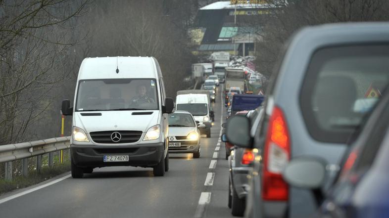 Delna zapora mosta, Medno