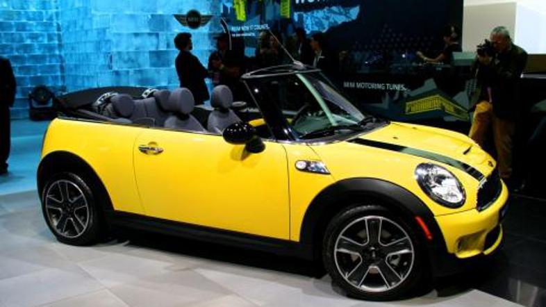 Mini convertible želi biti atraktiven in športen, hkrati pa tudi po volji tistih