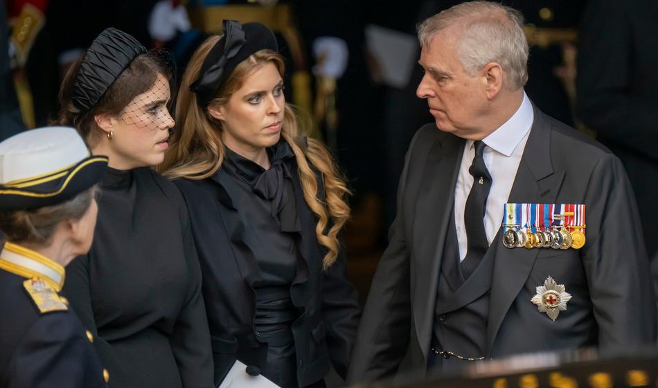 Paparac ujel hčerki izobčenega Andrewa, na posnetku se čuti njuna stiska