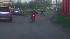 Skuterist in ženska