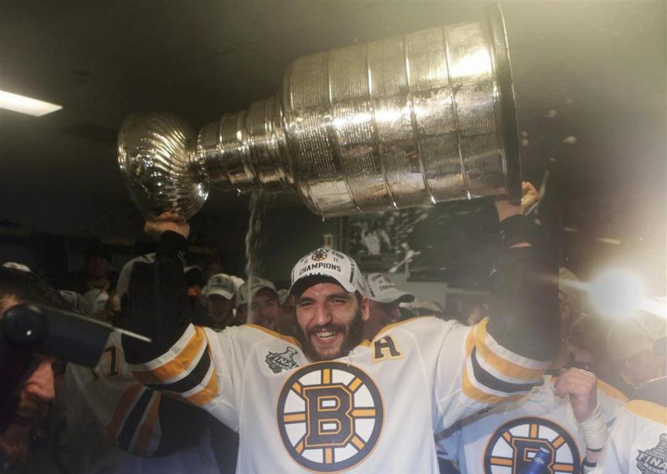 Boston prvak, Vancouver poražen