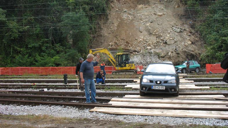reševanje, avtomobili, majland, Zidani Most, železniška proga, plaz