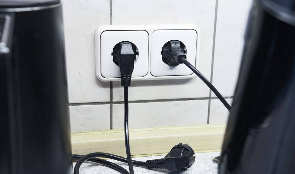 Stroške za elektriko naj bi trajno znižali