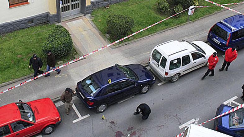 Mestnega svetnika Isaiasa Carrasca so krogle pokosile pred njegovo hišo.