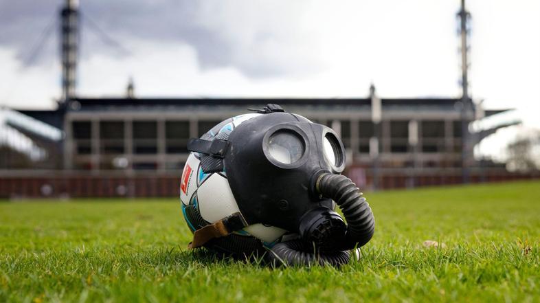 maska nogometna žoga