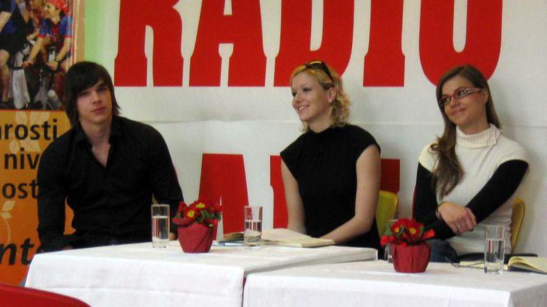 Vsak udeleženec podari osem evrov za Tanjino protezo in Darkov voziček, pravi Ti