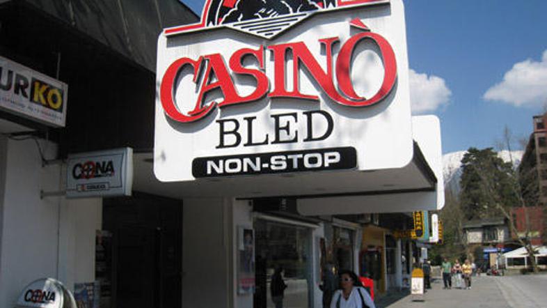 Petdeset redno zaposlenih in trideset študentov v blejski igralnici iz meseca v 