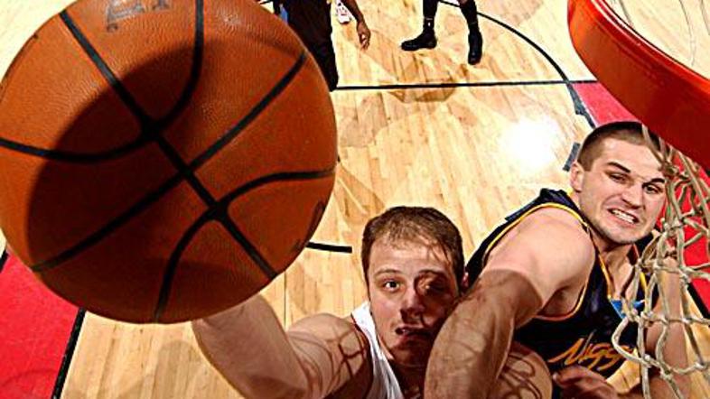 Nesterović tokrat ni dobil priložnosti za igro pod obročema. Foto: AFP