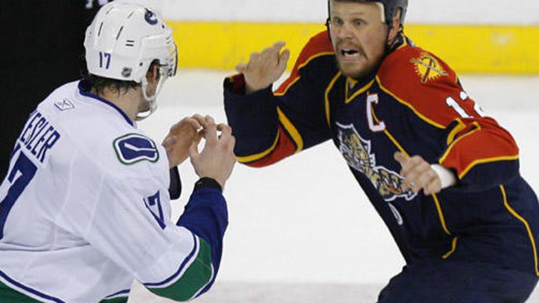 Ryan Kesler (Vancouver) in Olli Jokinen (Florida) sta poskrbela za nekaj dodatne