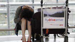 Potniki so na letališčih čakali tudi do deset ur. (Foto: Reuters)