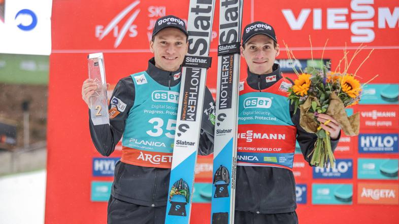 Anže Lanišek in Domen Prevc