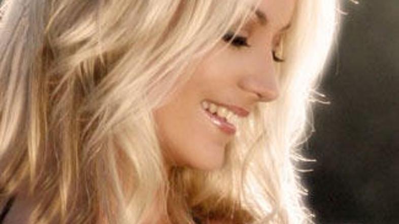 Naša priljubljena pevka Saška Lendero bo svoj rojstni dan praznovala v krogu dru