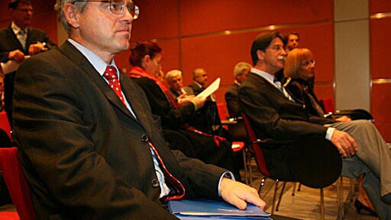 Direktor GZS Samo Milič je tako sindikate kot državo pozval, naj se čim prej use