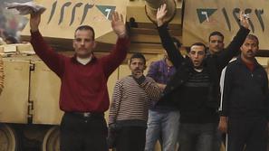 V središču Kaira so razmere vse bolj napete. (Foto: Reuters)