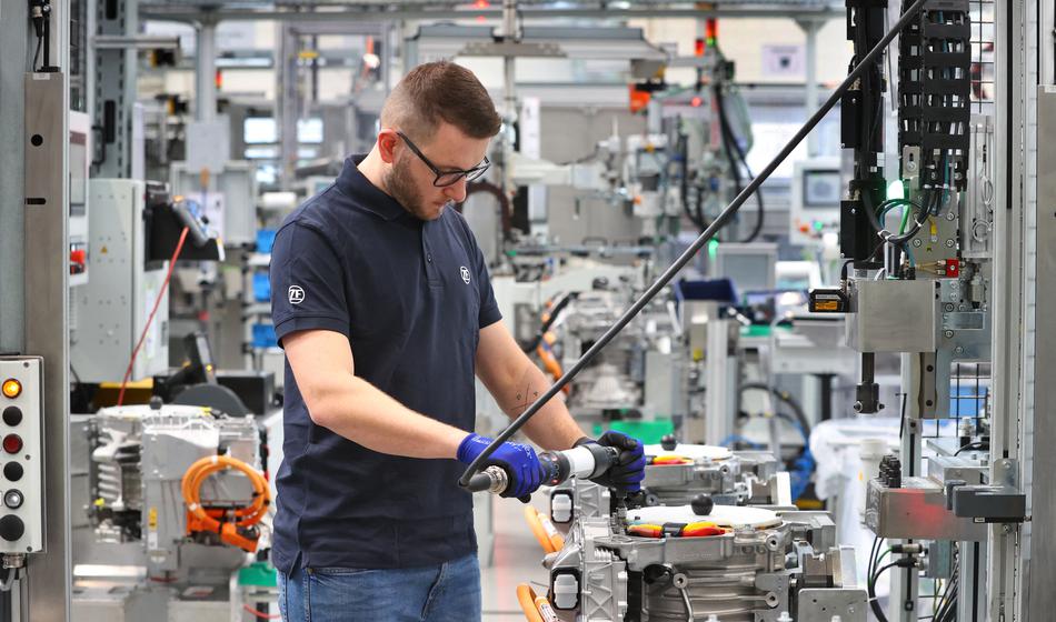 Alarm za slovenske delavce čez mejo: Prihaja veliko odpuščanje