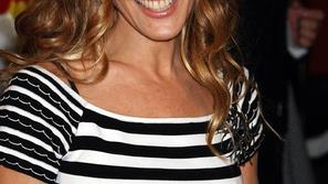 Spomnimo, da so leta 2007 tudi bralci revije Maxim Magazine Sarah razglasili za 