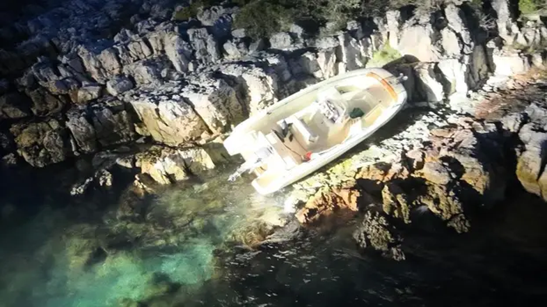 Čoln nasedel pri Ižu