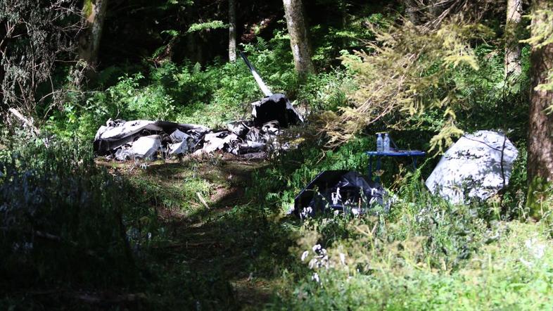Posledice strmoglavljenja letala pri Ajdovščini