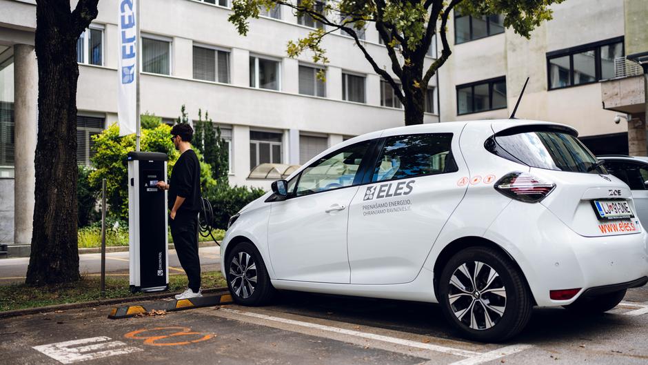 Polnjenje električnega avtomobila | Avtor: Luka Pašič/ ELES