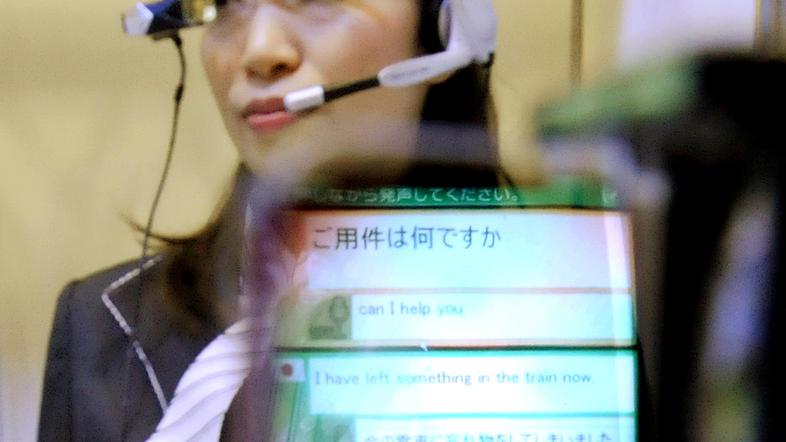 Uporabnik bo prevod istočasno slišal in videl. foto: AFP