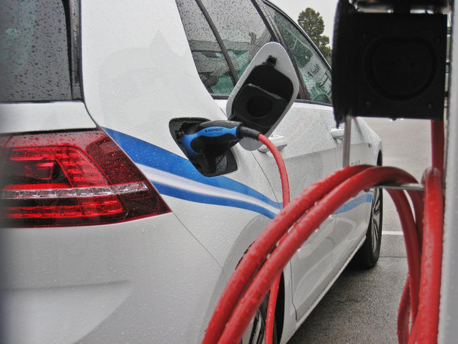 Električna polnilnica | Avtor: Andrej Leban