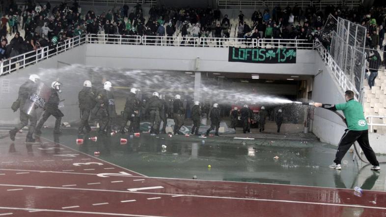 panathinaikos olympiacos navijači neredi