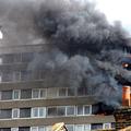 Londonski gasilci so se s požarom borili deset ur.