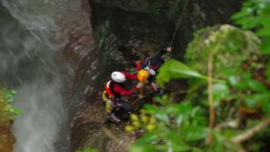 Reševanje soteskarjev iz potoka Kozjak 