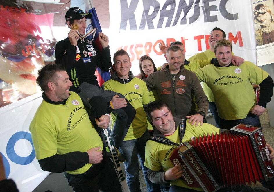 skakalci sprejem brnik kranjec navijači