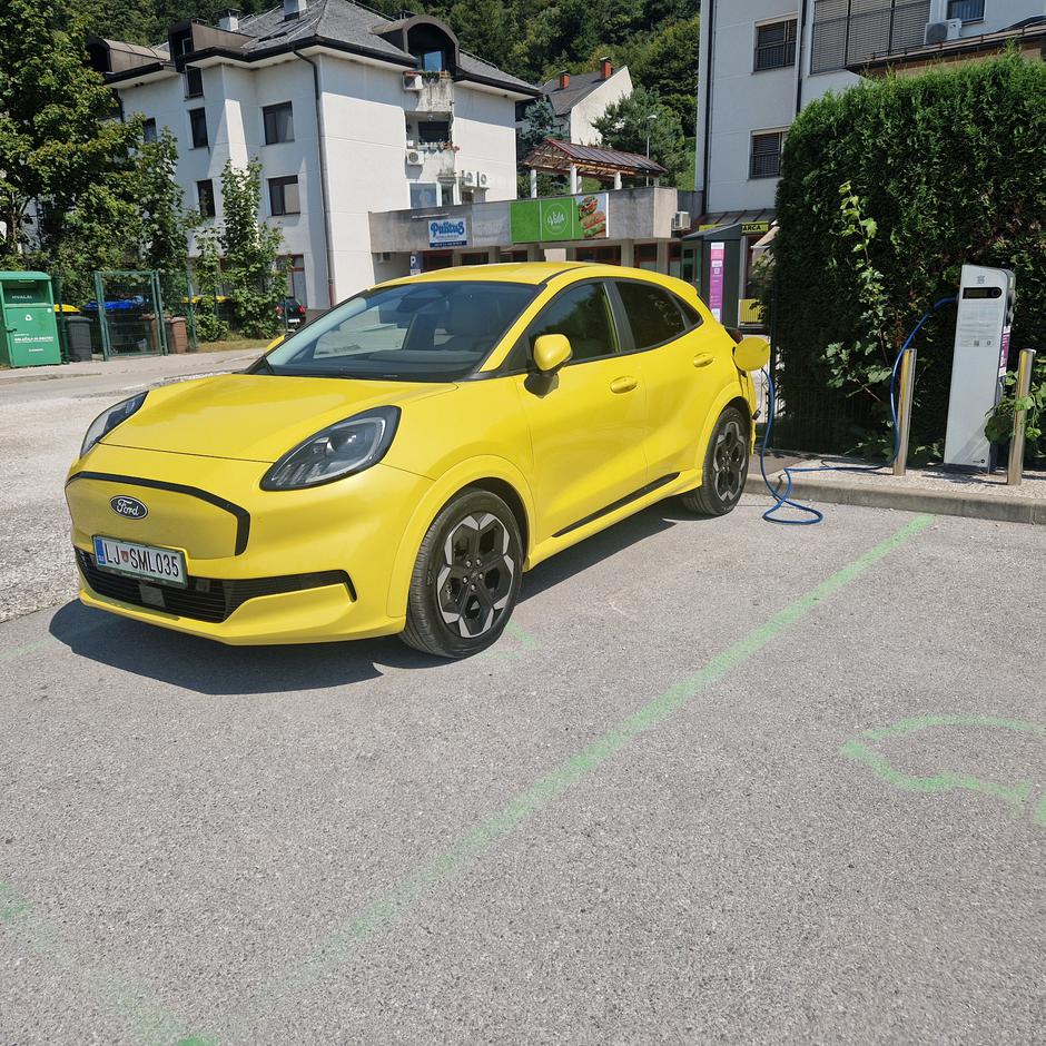 Polnjenje baterije pri ford pumi gen-E | Avtor: Gregor Prebil