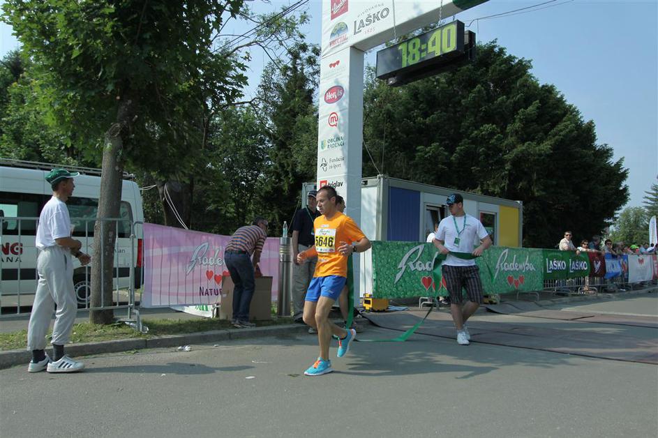 Če želite visokoresolucijsko fotografijo, nam pošljite elektronsko sporočilo na 
