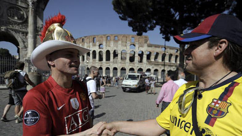Navijači se v Rimu zbirajo že od ponedeljka. Vsaj pet tisoč jih nima vstopnice.