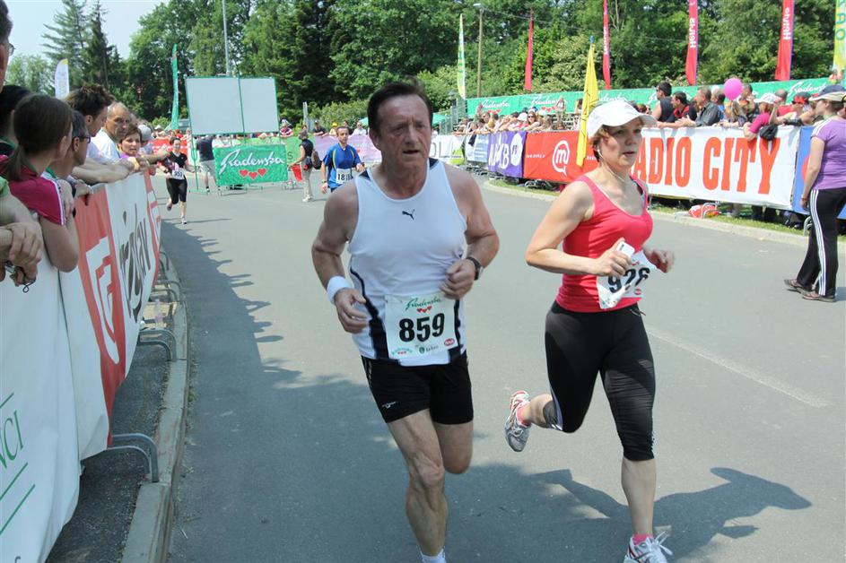 Če želite visokoresolucijsko fotografijo, nam pošljite elektronsko sporočilo na 
