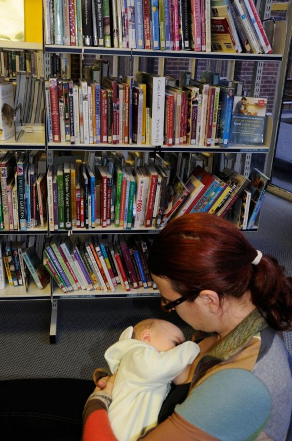 Dojenje v javnosti | Avtor: Profimedias