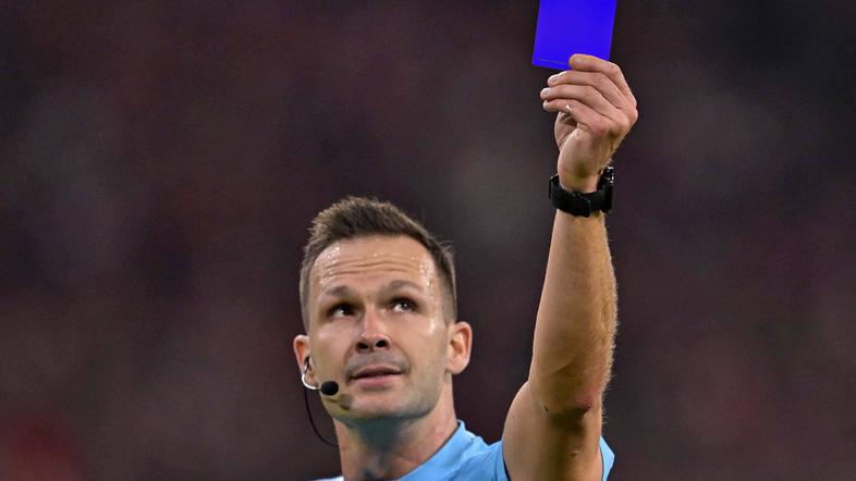 Nogomet, modri karton