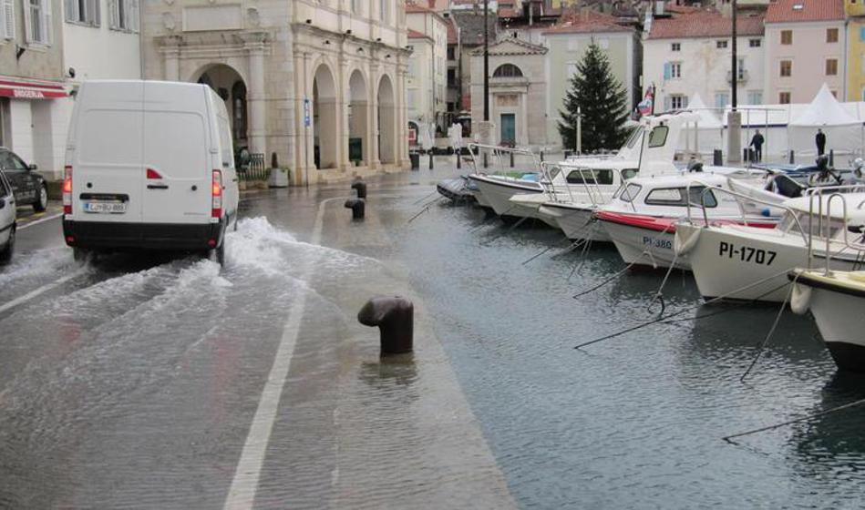 Slovensko obalo poplavilo, Arso z opozorilom