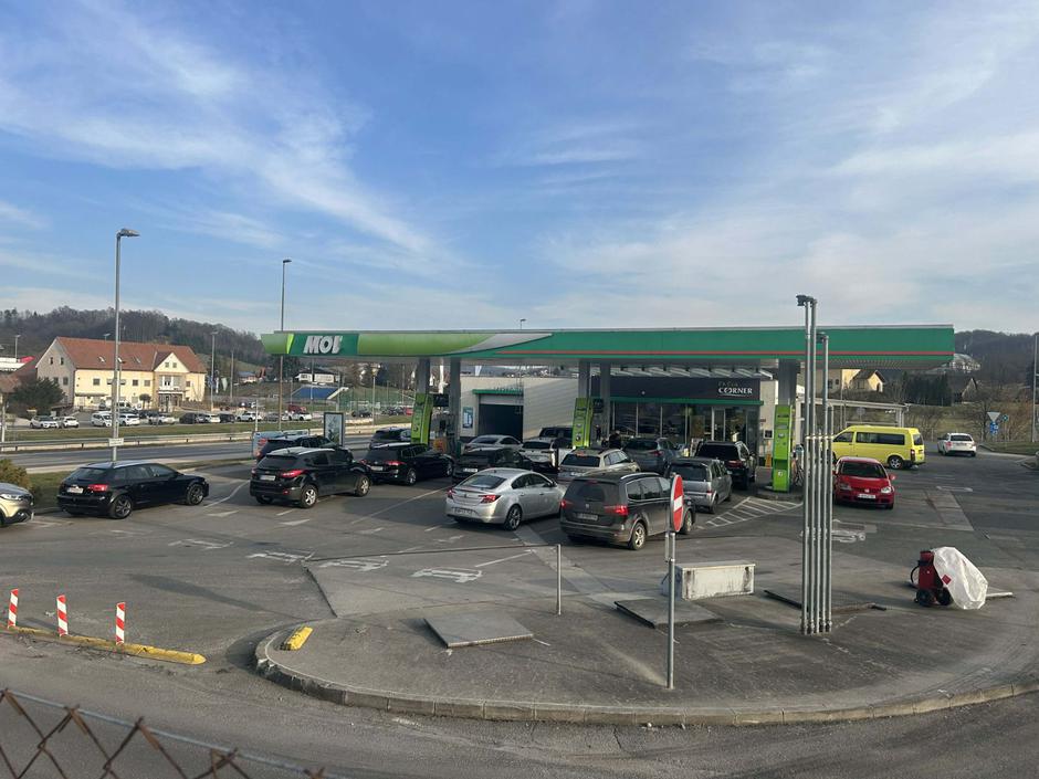 Gneča na bencinski črpalki Šentilj | Avtor: Bralka