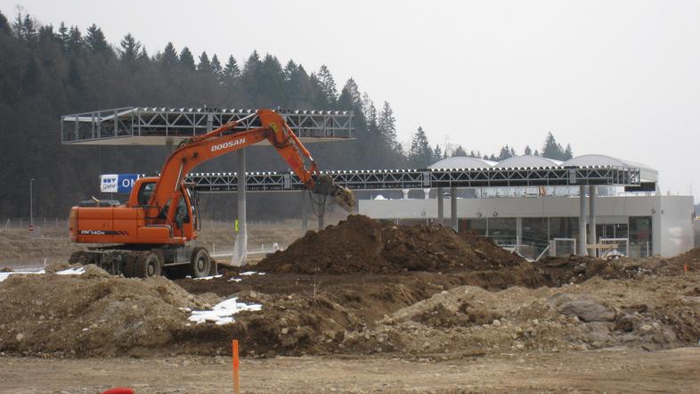 Počivališča bodo zgradili v dveh mesecih, parkiranje za tovorna vozila pa ne bo 