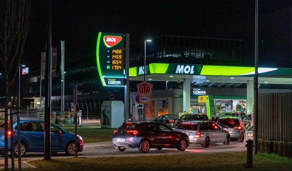 Prepir na bencinskem servisu prerasel v pretep, Italijanka končala v bolnišnici