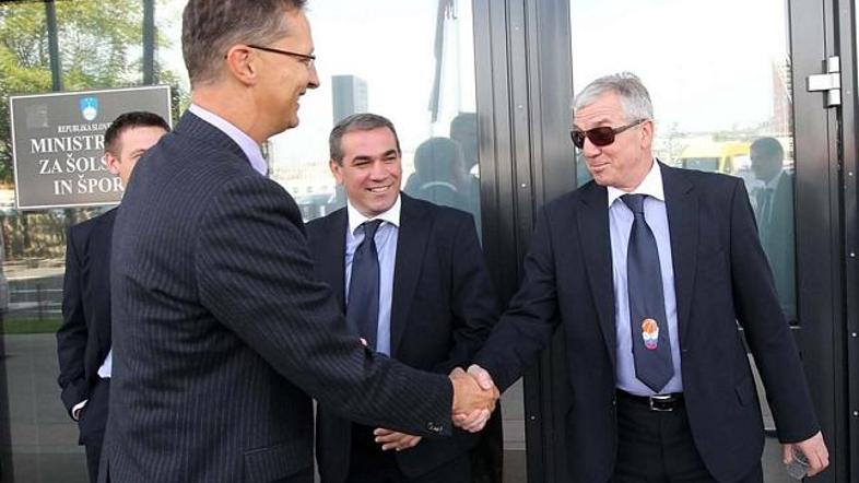 Lukšič se je pred meseci takole pozdravljal z Iztokom Remsom. (Foto: KZS/www.ale