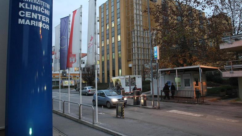 Kdo sta zdravnika, ki opravljata nadzor v UKC Maribor, na zdravniški zbornici ne