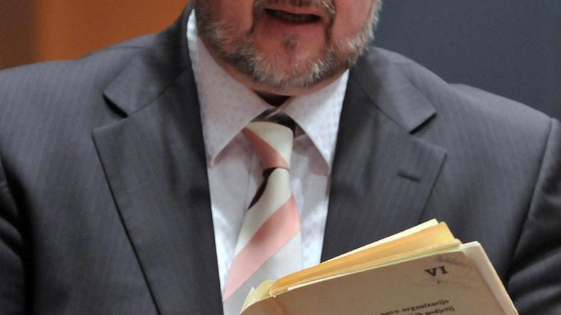 Prvak SNS Zmago Jelinčič je ostal brez poslanske imunitete. (Foto: Dejan Mijović