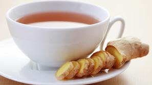 Ingverjev čaj je zelo okusen in osvežilen tudi v ledeni, poletni različici z met