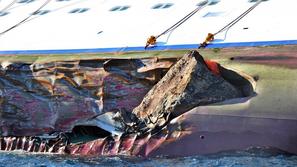 Poškodovana križarka Costa Concordia.