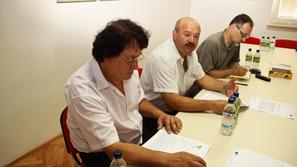 Stane Radanovič, Stane Preskar in Hrvoje Oršanič so na novinarski konferenci poj