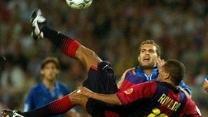 Rivaldo je tako sprožil svoje škarjice leta 2001 proti ekipi Valencie.