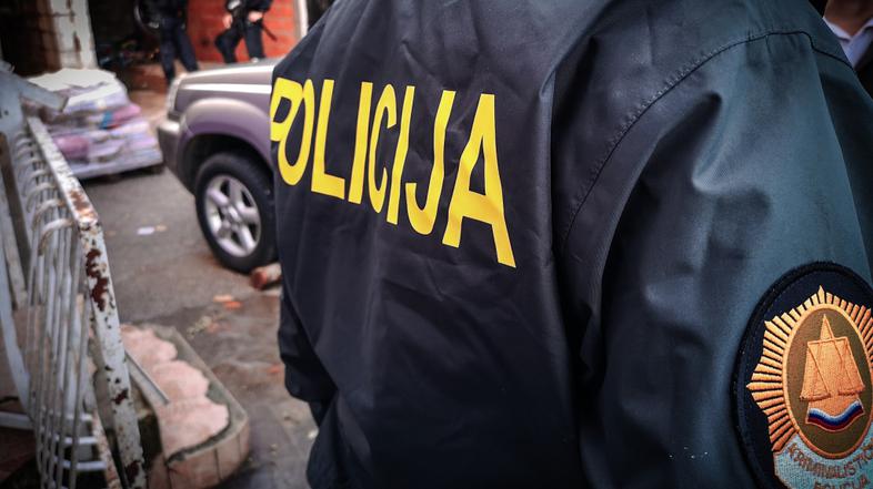 Policija, Dobruška vas