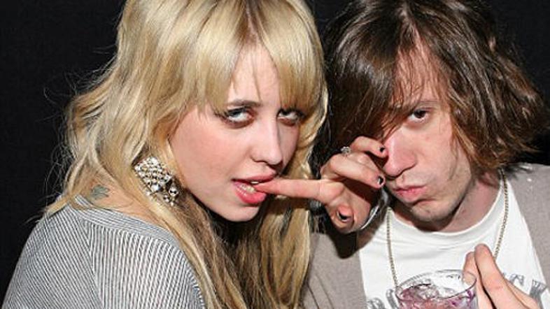 Mlada zakonca v srečnih časih.