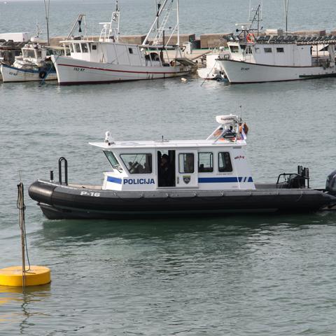 Policija posredovala na morju
